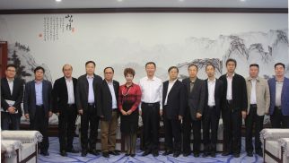 河南省伊川县县长李君等领导一行拜访HJC黄金城平台投资集团